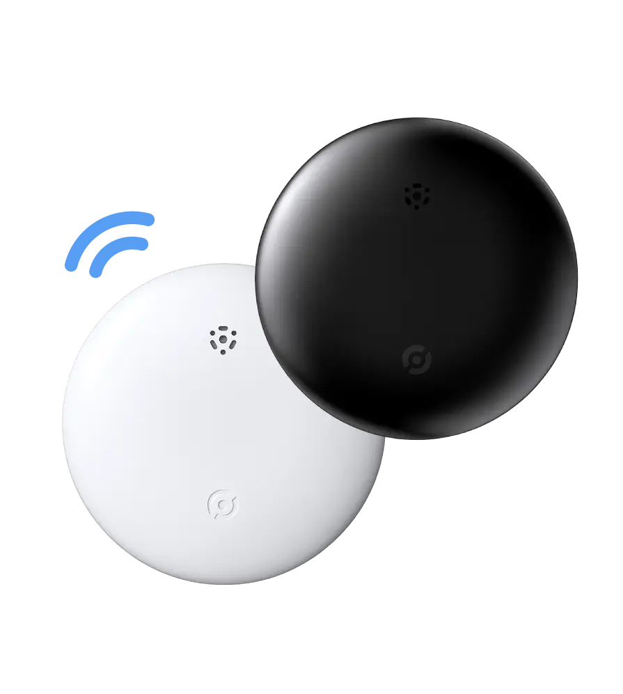 Qinux GoTag tracker, front and back view, black and white versions